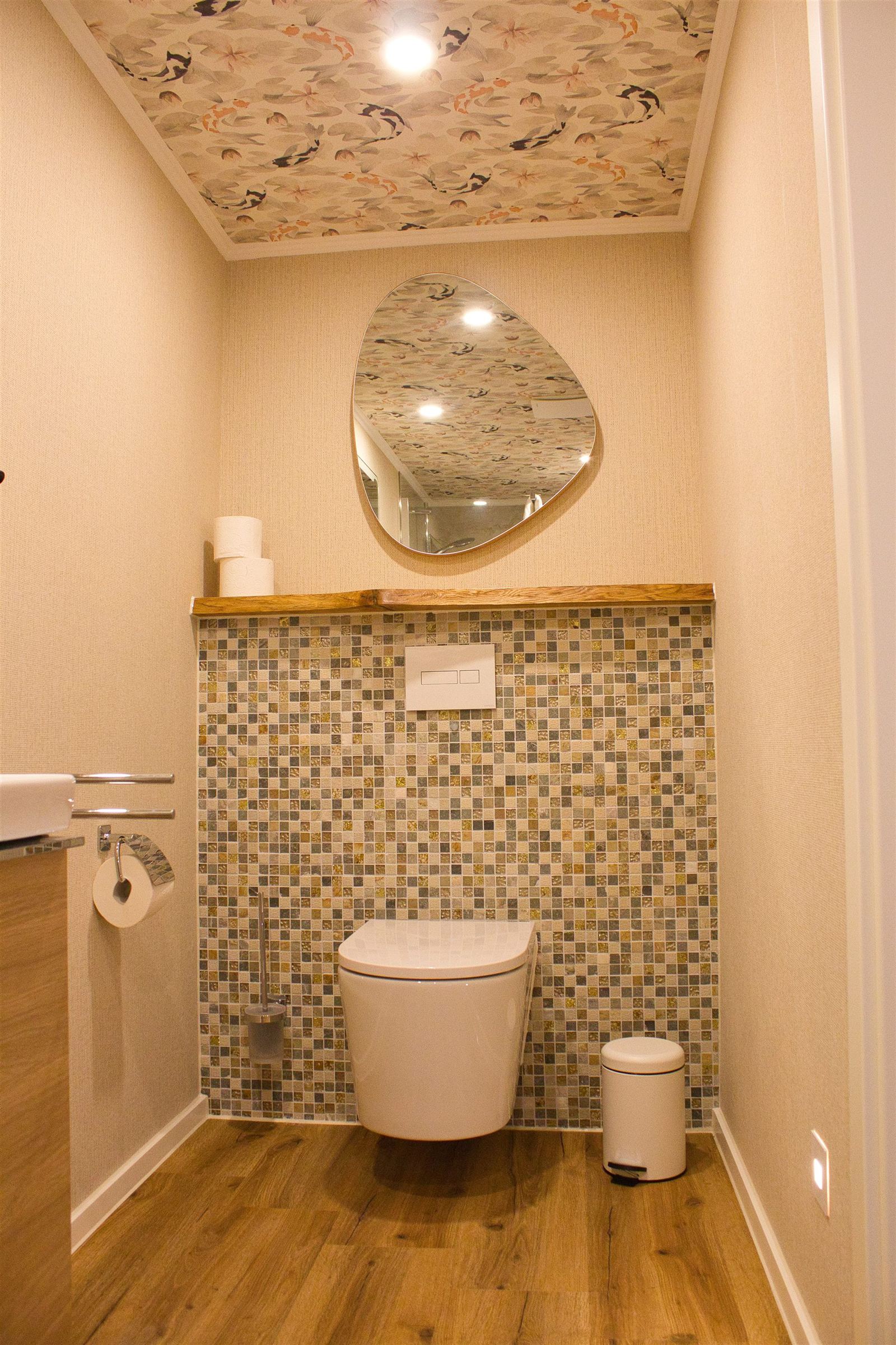 WC mit Mosaik