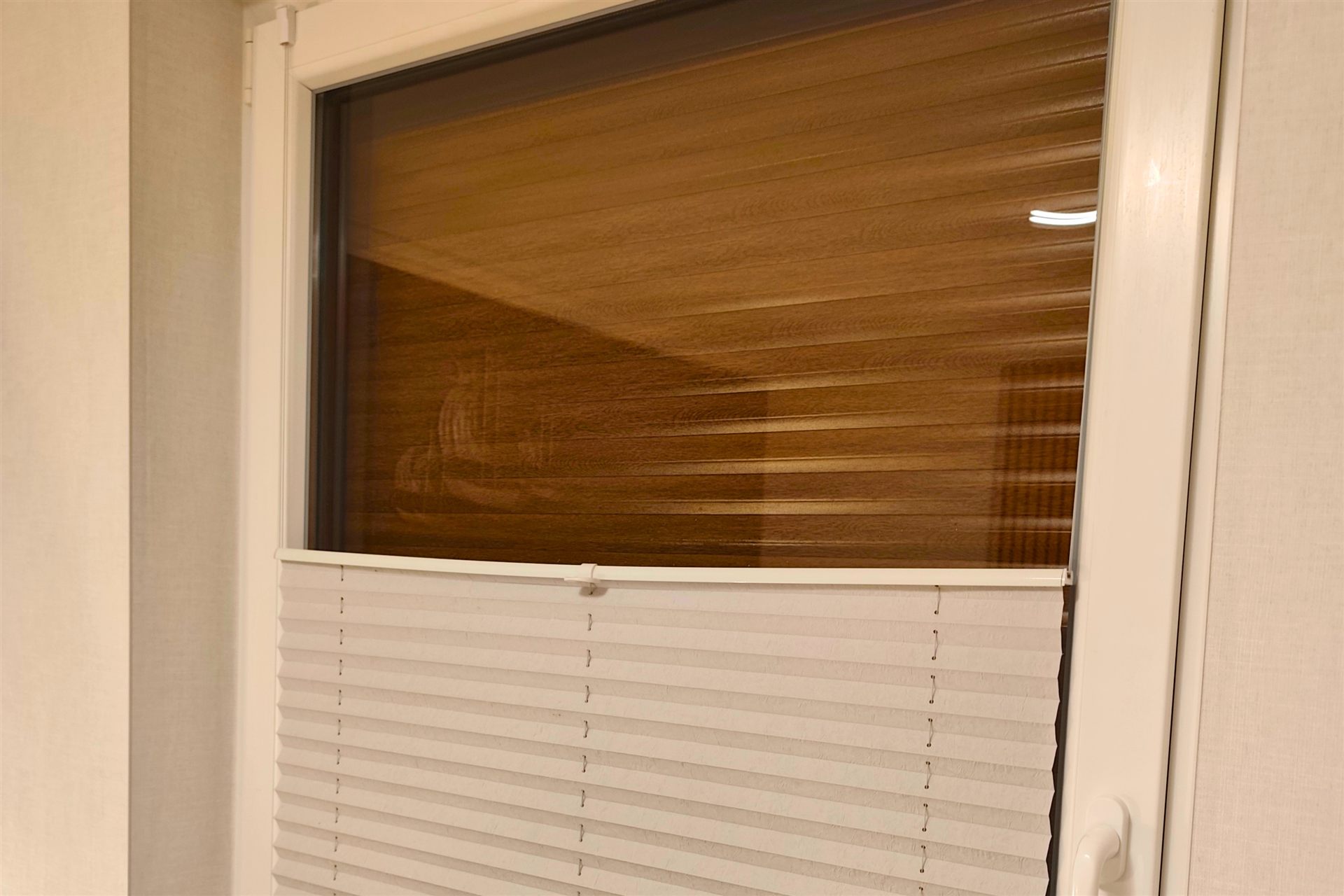 Fenster mit Rolladen